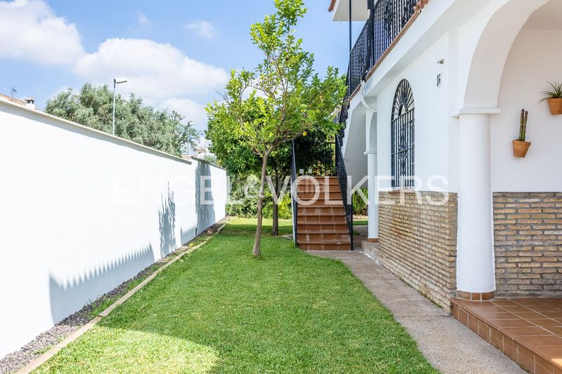Foto 4debc99f-8299-4355-9e87-48f651139594. Casa amb calefacció piscina a La Motilla - Fuente del Rey Dos Hermanas