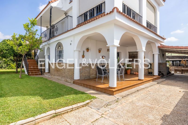 Foto 6f4e8b8b-8647-4fe2-a439-5071212d0eb8. Casa amb calefacció piscina a La Motilla - Fuente del Rey Dos Hermanas