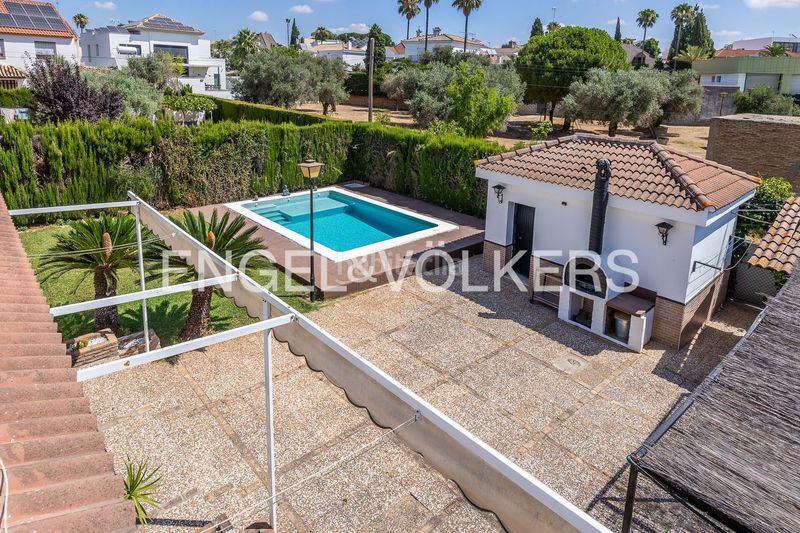 Foto 9f6b60d0-9f6e-4611-aacf-3f65e3587ab7. Casa amb calefacció piscina a La Motilla - Fuente del Rey Dos Hermanas