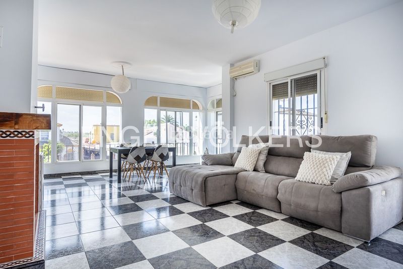 Foto d711ae5c-e45f-4fd8-b6ec-7d277103bb4d. Casa amb calefacció piscina a La Motilla - Fuente del Rey Dos Hermanas