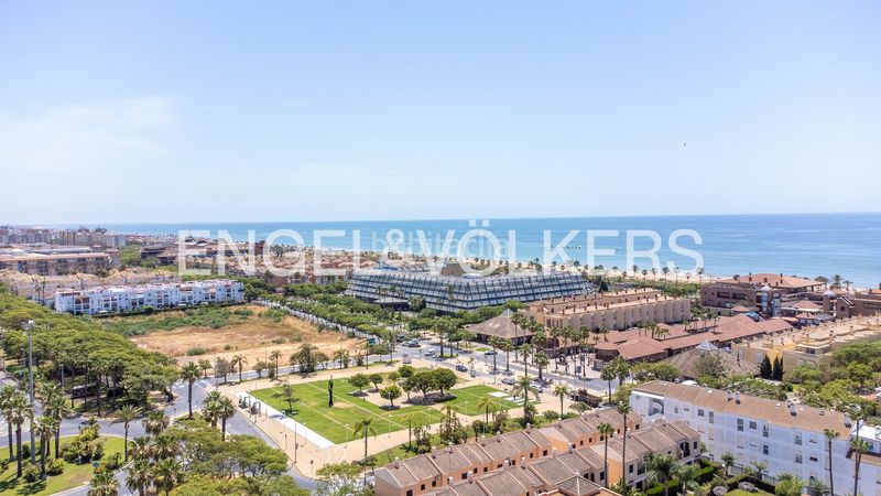 Foto ad749d43-e63b-4364-970b-825803c7a8c0. Casa amb calefacció aparcament piscina a Islantilla golf Islantilla