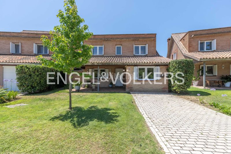 Foto de36d237-03e4-4aba-8253-b22122699f29. Casa amb calefacció aparcament piscina a Islantilla golf Islantilla