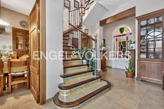 Casa a Gerena. Elegante casa andaluza con patio privado y aparcamiento cubierto