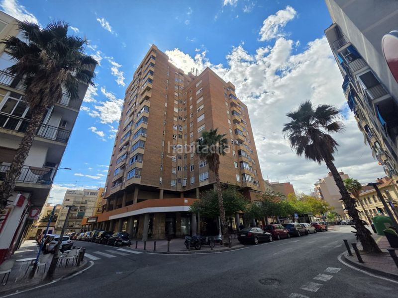 Foto 38bae236-dae0-4b65-b894-fbe2a89453c3. Pis amb aparcament a Carolinas Altas Alicante