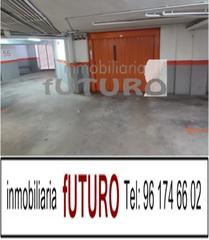 Aparcament cotxe a Pueblo de Cullera. Garaje zona pueblo-río