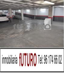 Aparcament cotxe a Pueblo de Cullera. Garaje zona pueblo-río