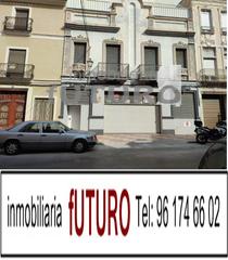 Aparcament cotxe a Pueblo de Cullera. Garaje pueblo coche mediano