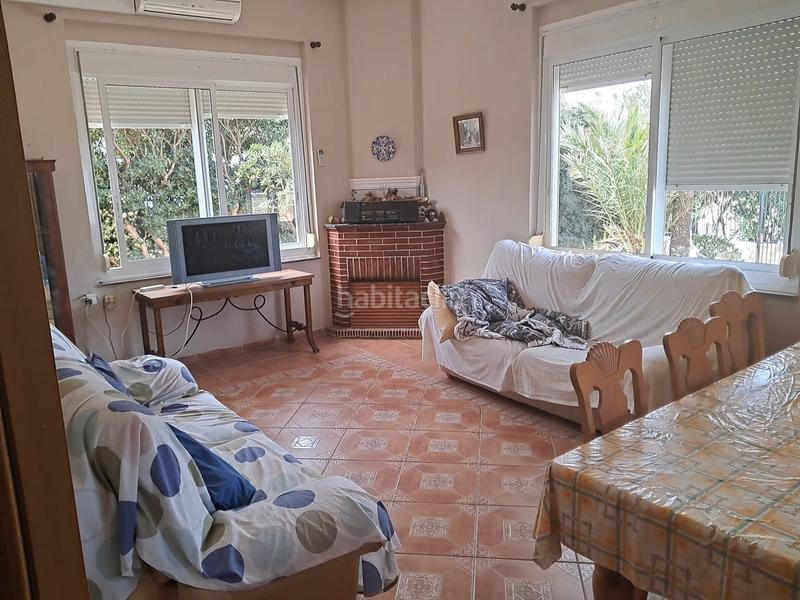 Foto 6856fc0a-9187-4717-82bb-9106595370b3. Chalet  faro-dosel con piscina y garaje en El Faro Cullera
