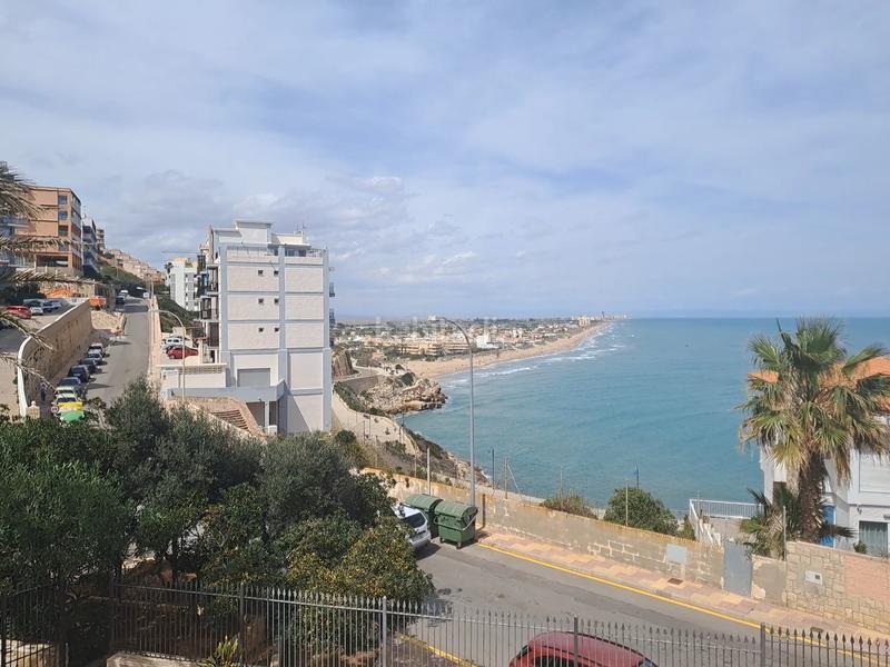 Foto 742511e7-1f1a-4266-8ce4-3407d5e0d97f. Chalet  faro-dosel con piscina y garaje en El Faro Cullera