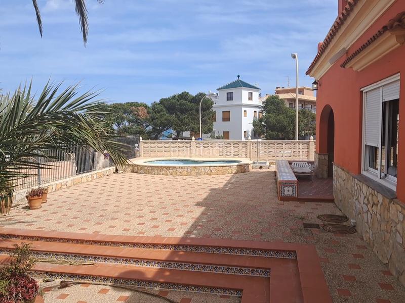 Foto fabb4d76-87a6-46ff-acaf-c7a083762e19. Chalet  faro-dosel con piscina y garaje en El Faro Cullera