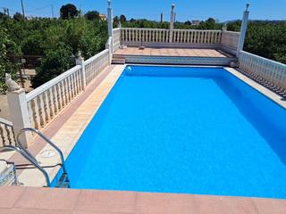 Chalet à Urbanitzacions i Pedanies Nord. Chalet con piscina en alzira - forn de carrascosa