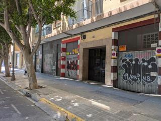 Aparcament cotxe a Arrancapins. Garaje calle san vicente mártir en valencia