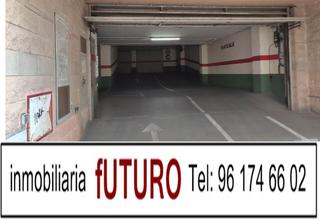 Aparcament cotxe a Pueblo de Cullera. Garaje cabina zona pueblo-río