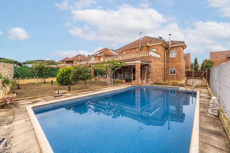 Foto 12fd96c4-e631-4cfe-b5bd-8810f68ef2b8. Casa amb xemeneia calefacció aparcament piscina a Serranillos del Valle