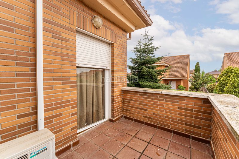 Foto 18e88a96-a7f5-4b51-a999-7ab44097480e. Casa amb xemeneia calefacció aparcament piscina a Serranillos del Valle
