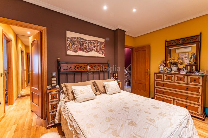 Foto 440a24cb-56a3-48b3-8e66-4b5e59863ea1. Casa amb xemeneia calefacció aparcament piscina a Serranillos del Valle