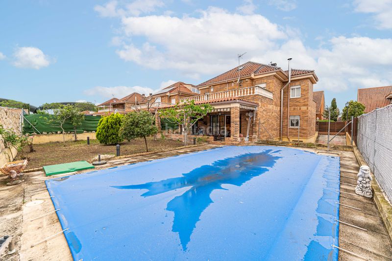 Foto 4c27350b-50af-4034-b378-9cb688ce178e. Casa amb xemeneia calefacció aparcament piscina a Serranillos del Valle