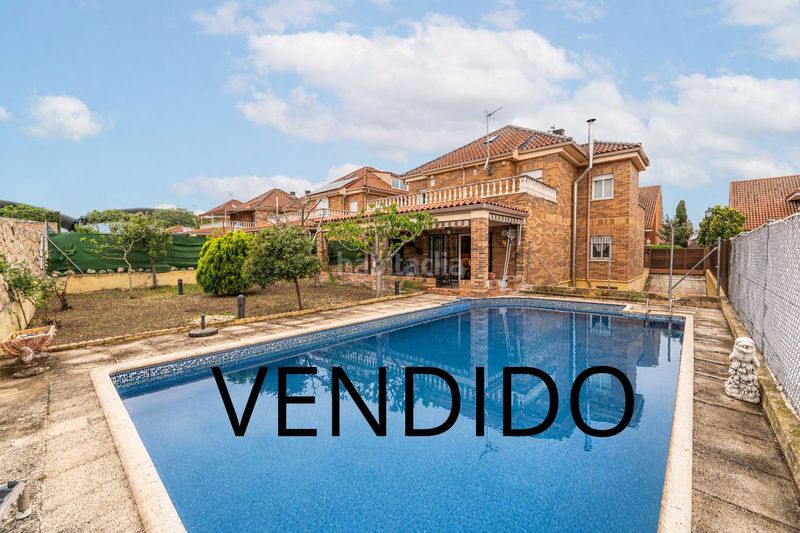 Foto 7debc205-ccb7-4b48-ba9c-72c8f13aa016. Casa amb xemeneia calefacció aparcament piscina a Serranillos del Valle