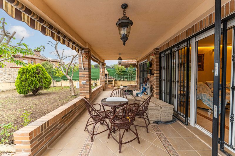 Foto b121f780-b7b8-4aef-9bec-afa485400334. Casa amb xemeneia calefacció aparcament piscina a Serranillos del Valle