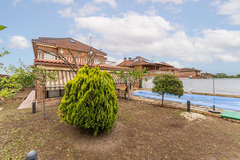 Foto bfb096e6-4572-462a-9cfc-87a01895d8d9. Casa amb xemeneia calefacció aparcament piscina a Serranillos del Valle