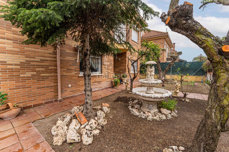 Foto db7013ac-5a59-4383-abc5-8798f35c78ef. Casa amb xemeneia calefacció aparcament piscina a Serranillos del Valle