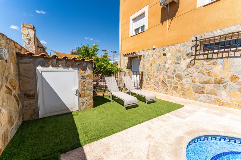 Foto 0e62e36b-65fd-4793-af69-3f90aa5a587c. Casa amb calefacció aparcament piscina a Serranillos del Valle