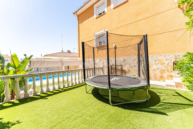 Foto bf932948-838c-4f2c-872a-5bd4167ebeae. Casa amb calefacció aparcament piscina a Serranillos del Valle