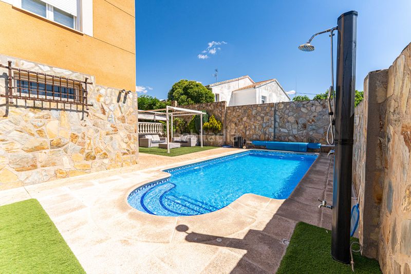 Foto eae80298-0265-40d4-b265-cd1868937805. Casa amb calefacció aparcament piscina a Serranillos del Valle
