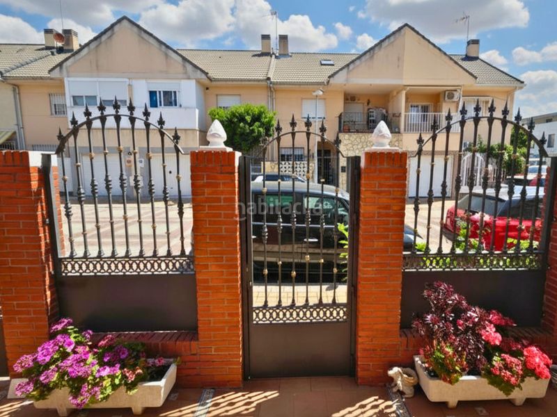 Foto 02829762-b7d0-4571-a8b9-37272a6e67b9. Casa adossada amb calefacció aparcament a Las Américas Parla