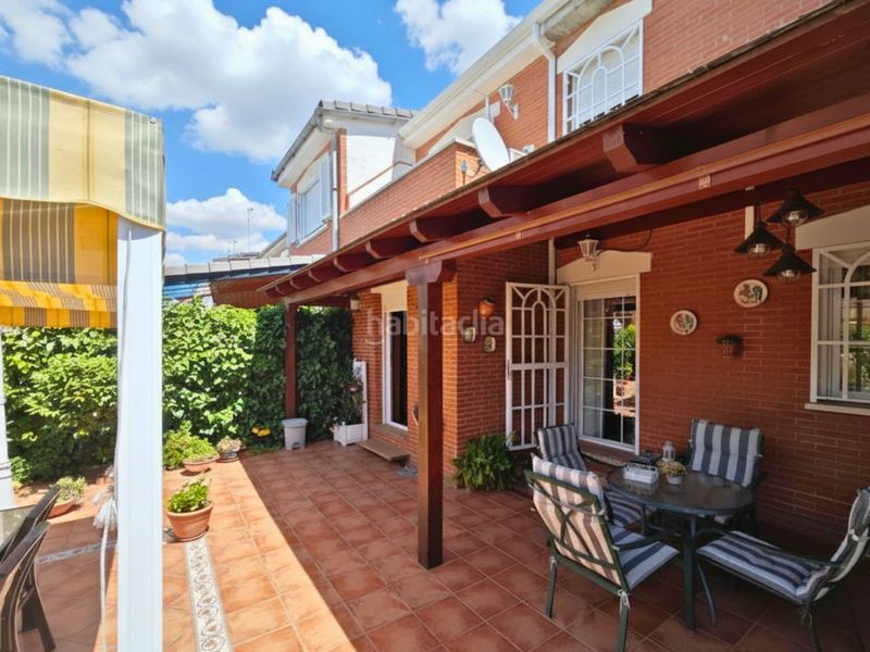 Foto 0df7785d-1f23-41da-96c3-d75566326373. Casa adossada amb calefacció aparcament a Las Américas Parla