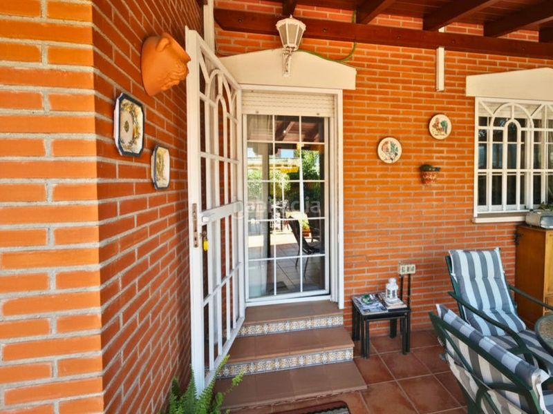 Foto 3a5f4115-ed96-4367-a25a-6333a685c175. Casa adossada amb calefacció aparcament a Las Américas Parla