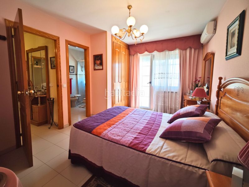Foto 45a70b8e-6384-4ae0-839f-826151a3b188. Casa adossada amb calefacció aparcament a Las Américas Parla