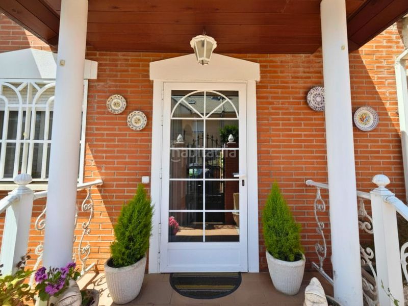 Foto a9b6ed92-ce9a-44c5-8535-53d9d4317a3f. Casa adossada amb calefacció aparcament a Las Américas Parla
