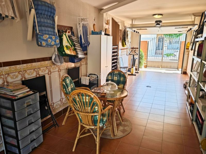 Foto f2f65cdf-792a-435b-a3c8-1d834cd6b059. Casa adossada amb calefacció aparcament a Las Américas Parla
