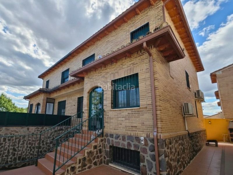 Foto ad841cfd-7429-45c0-856b-fe6a4cd8f38f. Casa aparellada amb calefacció aparcament a Cedillo del Condado