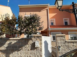 Casa adossada a Viso de San Juan (El)