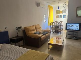 Location Studio  Calle calle de aixa 'la horra'. Estudio junto a bola de oro!