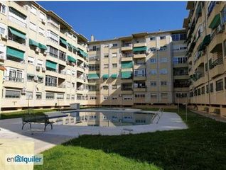 Location Appartement  Calle san fermin. Piso de 3 habitaciones con piscina comunitaria!