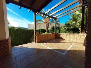 Location Chalet à Crta. De la Sierra. Sensacional chalet, en excelente urbanización en granada, vistas