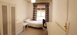 Location Appartement  Calle tejeiro. Piso de 5 dormitorios en el centro