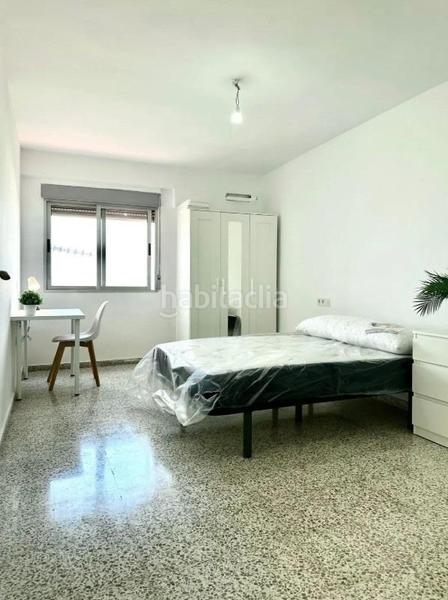 Foto 79206e9f-e7c4-43c9-8447-bdef000f31f9. Alquiler piso  de 3 habitaciones, junto a bellas artes e informática! en Granada