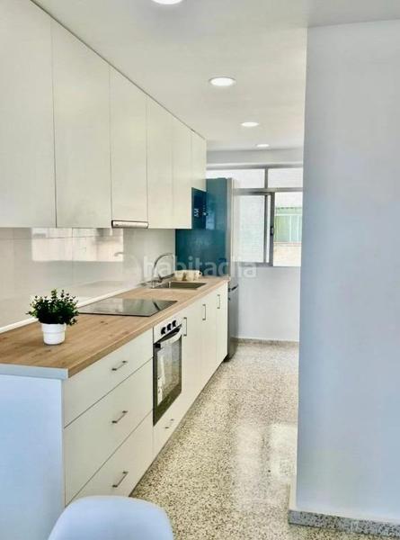 Foto 9697c302-f5ae-4980-be2e-eedc05c26555. Alquiler piso  de 3 habitaciones, junto a bellas artes e informática! en Granada