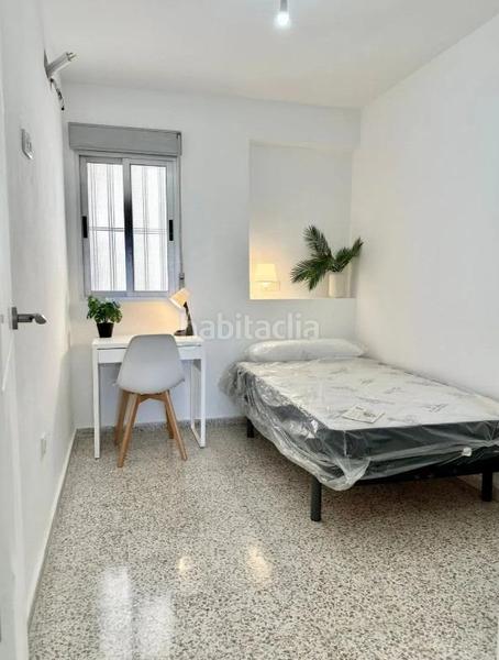 Foto a851bf63-415e-43fa-8de6-02c68bcc8f1f. Alquiler piso  de 3 habitaciones, junto a bellas artes e informática! en Granada
