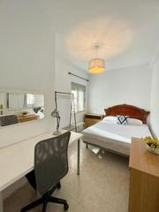 Location Appartement à Barrio de Zaidín. Pisazo reformado cerca de palacio de congresos !