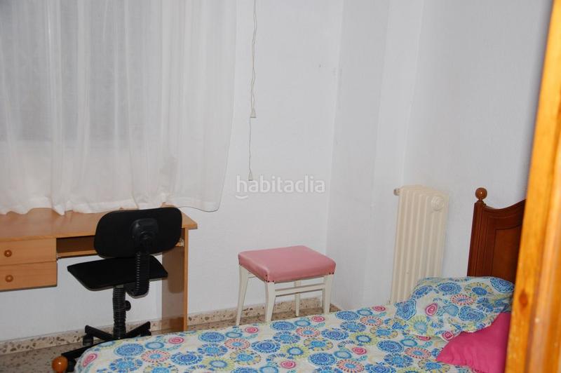 Foto 5377070a-99f1-49ed-9442-f8d52b05756d. Alquiler piso se alquila amplio piso de 4 dormitorios ideal para estudiantes en Granada