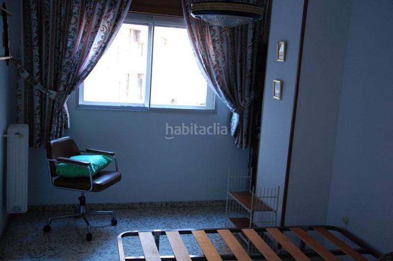 Foto c792b1a3-16f8-4796-b6dd-c94a63f0b732. Alquiler piso se alquila amplio piso de 4 dormitorios ideal para estudiantes en Granada