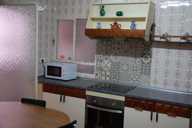 Foto c8e799e3-147a-4872-9cbf-7556ece02f86. Alquiler piso se alquila amplio piso de 4 dormitorios ideal para estudiantes en Granada