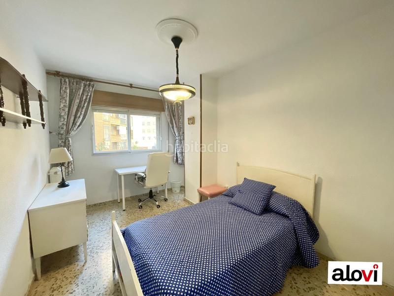 Foto 1b0622da-6b20-478a-b824-00fb0c02842e. Alquiler piso se alquila amplio piso de 4 dormitorios ideal para estudiantes en Granada