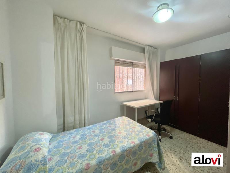 Foto 4edf7bb1-db3b-4549-b107-19aecef327cd. Alquiler piso se alquila amplio piso de 4 dormitorios ideal para estudiantes en Granada