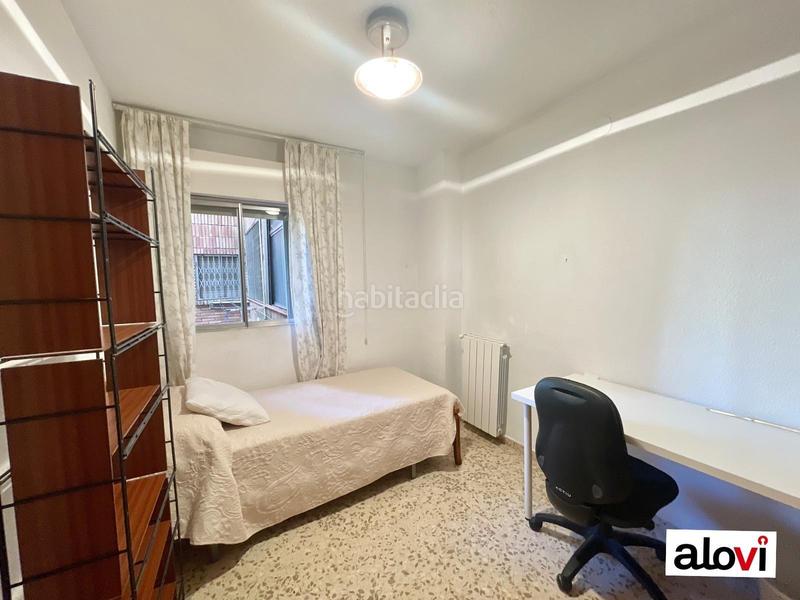 Foto c6151bd3-de59-4cb0-9dac-6fef166a3348. Alquiler piso se alquila amplio piso de 4 dormitorios ideal para estudiantes en Granada